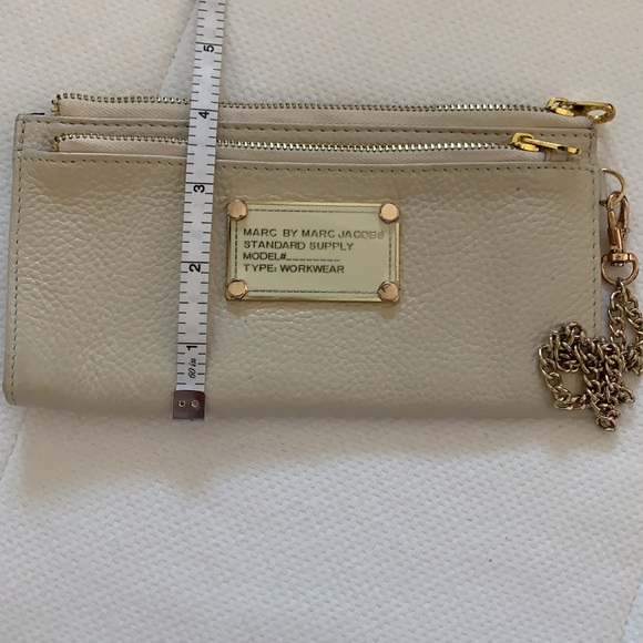 Marc by Marc Jacobs wallet/wristlet/clutch in white/cream leather/gold hardware - Picture 7 of 9